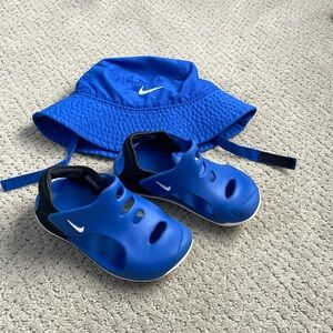 Nike sunray sandals & bucket hat set